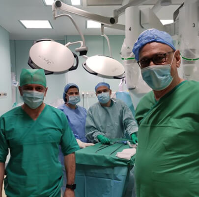 Ιατρός δερματολόγος και δεύτερη φορά παρακολουθεί ζωντανά ρομποτικό χειρουργείο στενού συγγενή του!