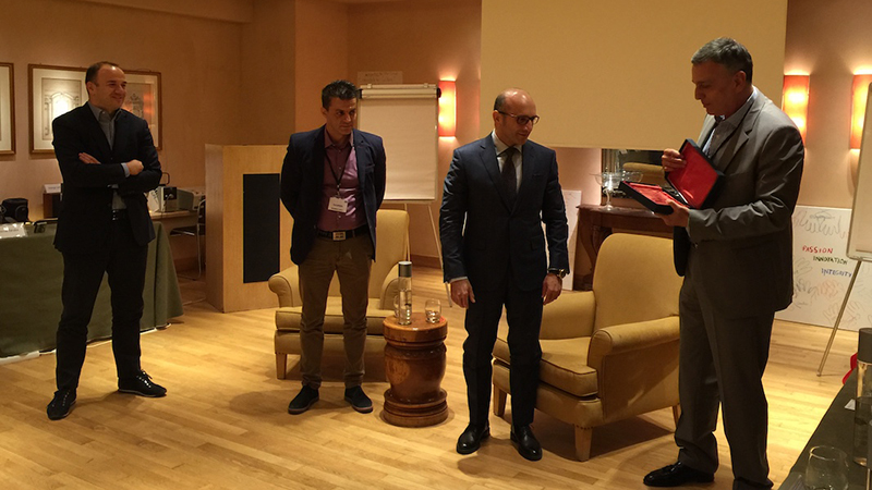 Βράβευση του δρ. Βασίλη Πουλάκη για τις ανεκτίμητες υπηρεσίες του στην ανάπτυξη και εδραίωση της ρομποτικής χειρουργικής στην νοτιο-ανατολική Ευρώπη