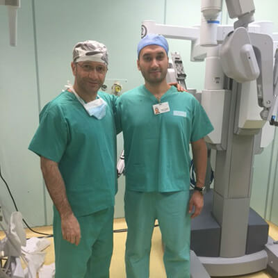 Θέλω να γνωρίσω οπωσδήποτε τον χειρουργό με τις περισσότερες ρομποτικές επεμβάσεις στην Ευρώπη!