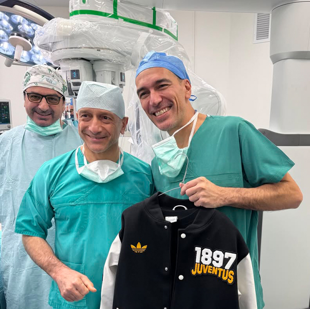 Οι πρώτες ουρολογικές επεμβάσεις με το νέο ρομποτικό σύστημα Da Vince Single Port (SP) - μίας οπής - στην Ελλάδα και στη νοτιο-ανατολική Ευρώπη.